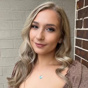 Meet your Posher, Gina